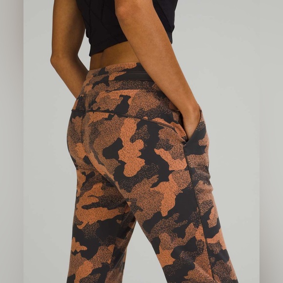 Lululemon Ready to Rulu‎ Jogger 29"
Heritage Speckle Camo Jacquard Graphite 2 - Picture 4 of 15